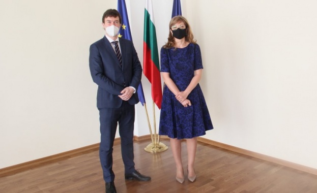 Отново бих искала да потвърдя от името на премиера Борисов