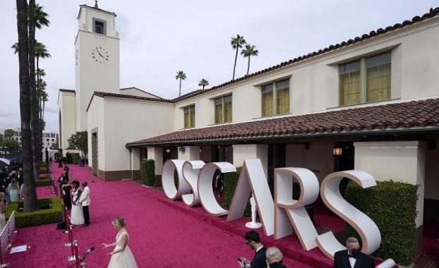 Земя на номади е големият победител на 93 тите награди Оскар