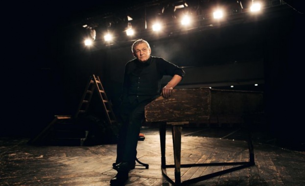 Детство любов приятелства театър и кино разочарования пътуване за