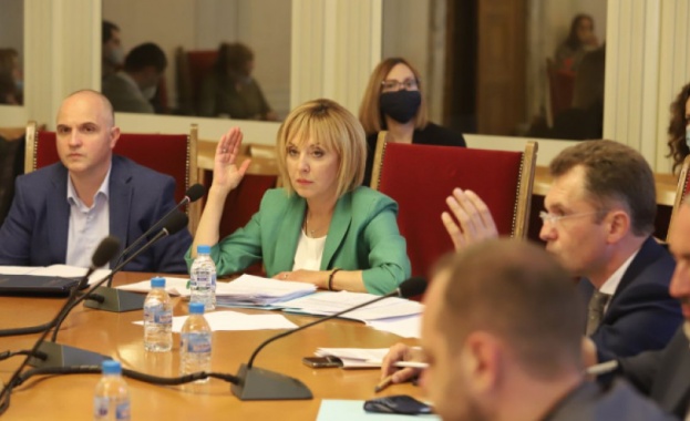 Мая Манолова съобщи за злоупотреби, свързани с газовата връзка с Гърция