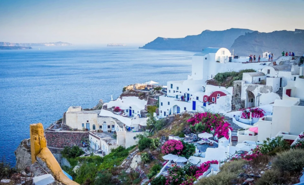 Гърция очаква силен туристически сезон но понася загуби от липса