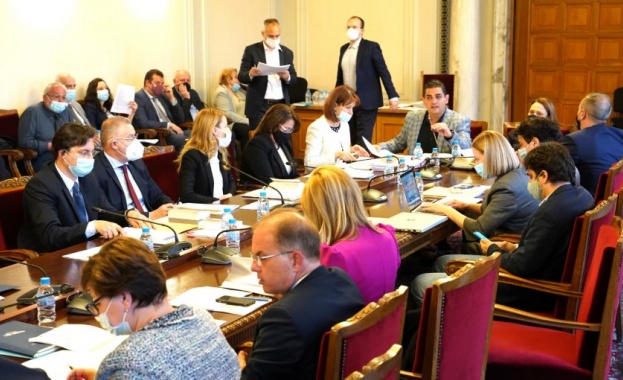 Съставът на ЦИК да бъде от 15 души реши правната