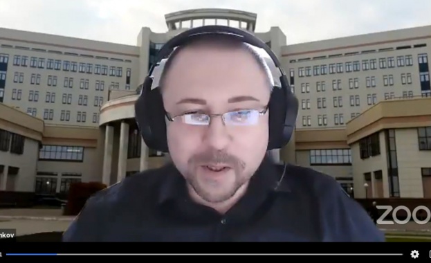 Цифровизацията в управлението на политическите процеси появата на виртуални политици