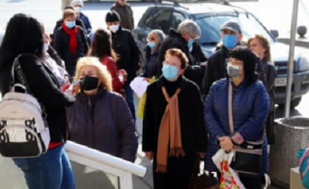 Лични лекари се сбиха с охраната докато чакат за ваксини