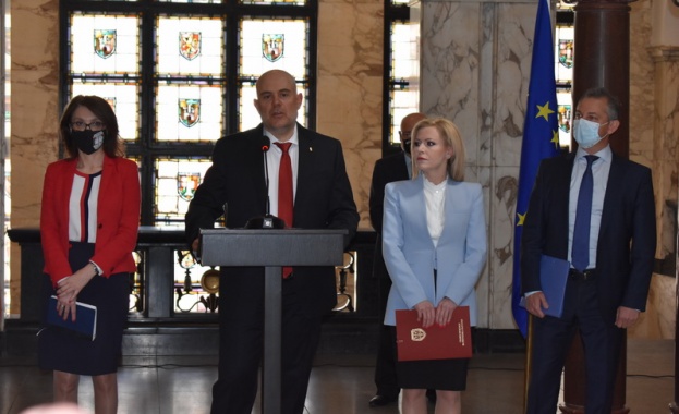 Прокуратурата обвърза четири взрива в складове за боеприпаси у нас