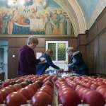  На Велики Четвъртък в Бачковския манастир боядисват 2021 яйца 