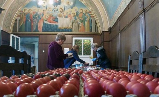  На Велики Четвъртък в Бачковския манастир боядисват 2021 яйца 