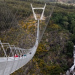 Най-дългият висящ пешеходен мост в света беше открит в Португалия