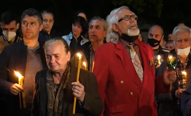 Христос Воскресе Хиляди вярващи в цялата страна посрещнаха най големия християнски