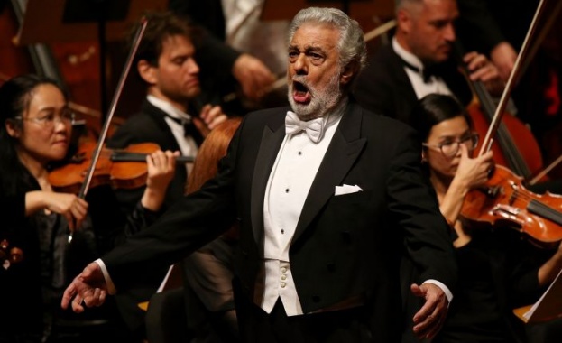 През настоящия сезон Доминго се изявява в Болшой театър и