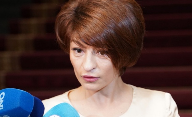 Председателят на парламентарната група на ГЕРБ Десислава Атанасова обвини останалите