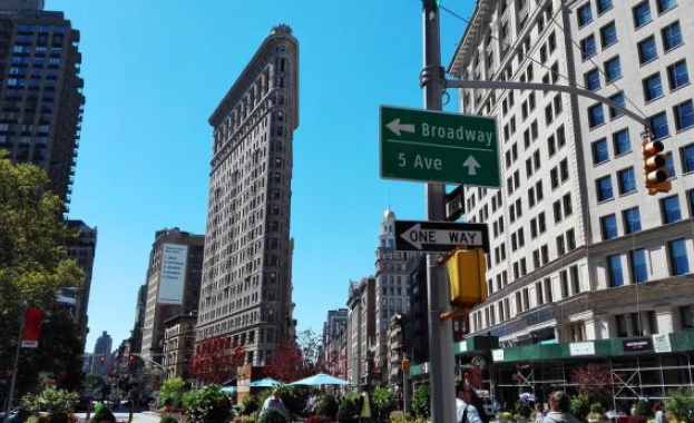 Бродуейските театри ще могат отново да приемат публика от 14