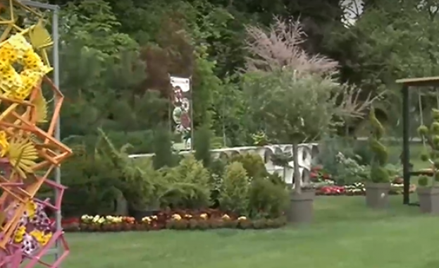 Национална изложба на цветя в Бургас Гостите и жителите на