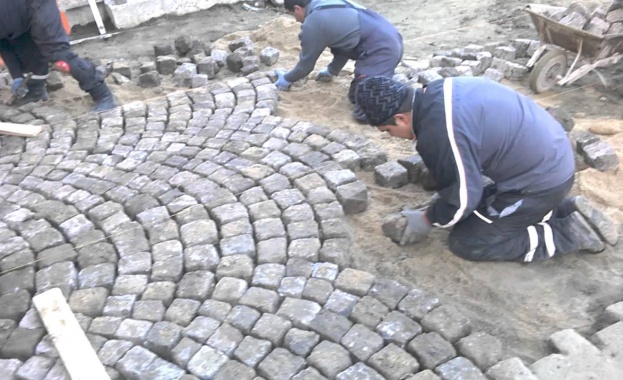 Царските павета в град Баня са на път да взривят