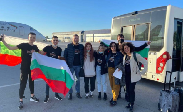 Виктория и българската делегация за "Евровизия" вече са в Ротердам Виктория и българската делегация за "Евровизия" вече са в Ротердам