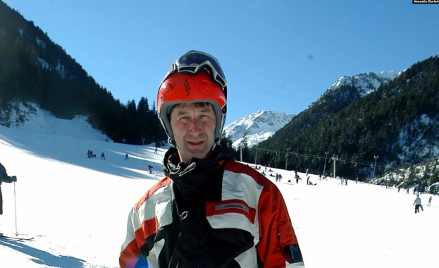 Известният икономист Владимир Каролев продължава да бъде в тежко състояние