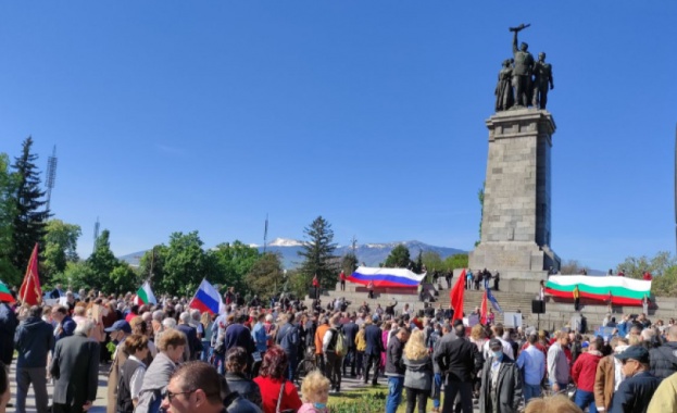 Отново искат демонтиране на паметника на Съветската армия в София 