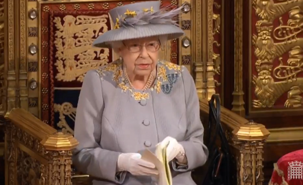 Кралица Елизабет II: Великобритания ще излезе от пандемията по-силна, по-здрава и по-устойчива