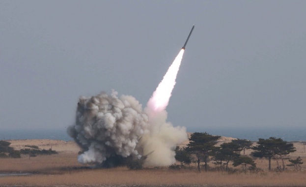 Северна Корея е изстреляла неидентифициран снаряд към Японско море