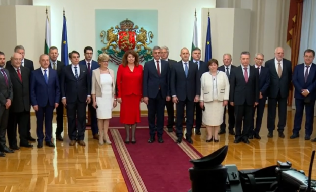  Служебното правителство положи клетва 