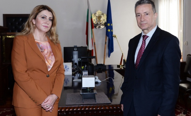 Служебният министър на правосъдието Янаки Стоилов прие днес държавния печат