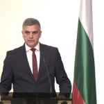 Не се търси решение за задължителна ваксинация, каза служебният премиер Стефан Янев