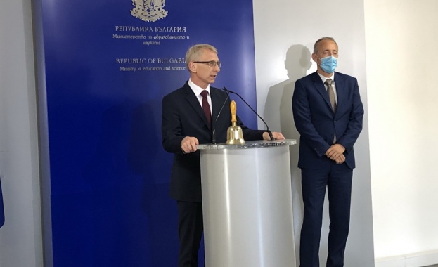 Министър Николай Денков: Изпитите ще се проведат, както са планирани