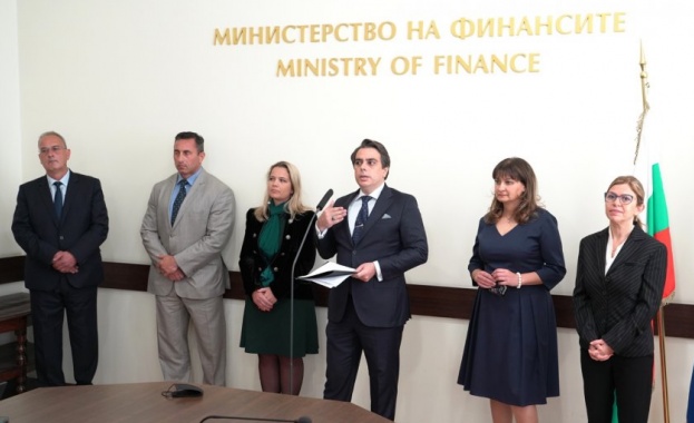 Досегашният шеф на НАП е отстранена за системно не справяне