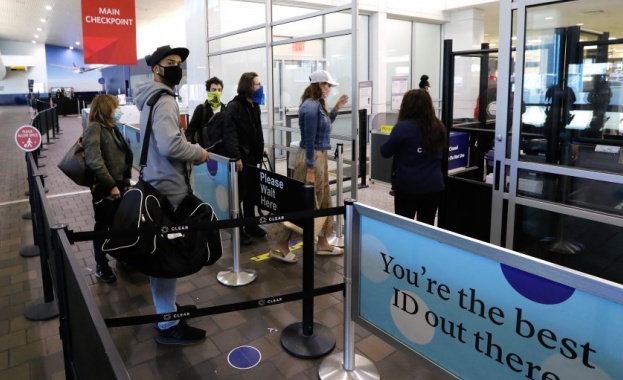 За пристигащите от чужбина в американския щат Ню Йорк вече