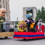 Джипката и ферарито с цвят червен идват на карнавал в Габрово 