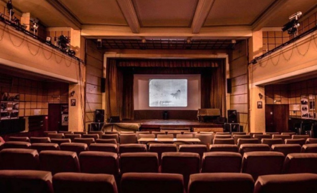 КРОСС Кино Влайкова се нуждае от спешен ремонт на покрива