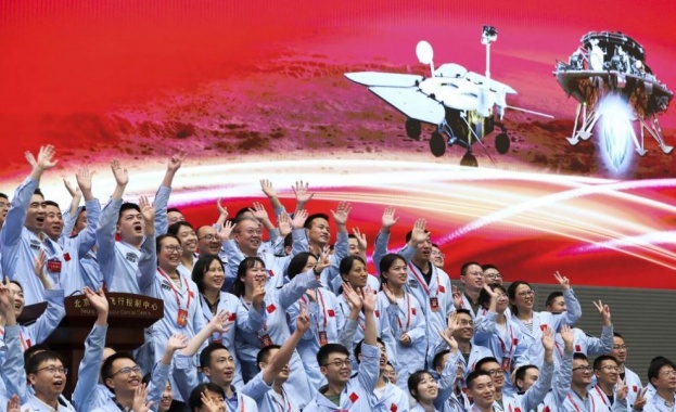 Китайски космически апарат успешно се приземи на повърхността на Марс