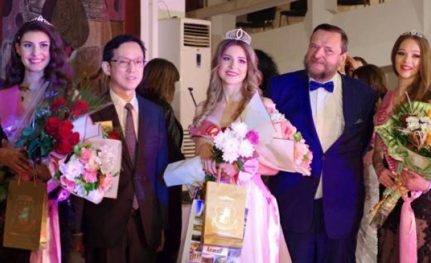 Казанлък избра своята 53 а Царица Роза Това е Александра Хаджихристова