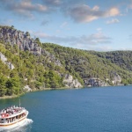 Кораб се преобърна заради селфи, 7 души се удавиха