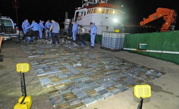 Южноафриканските власти дадоха тежки присъди на български граждани за организирането