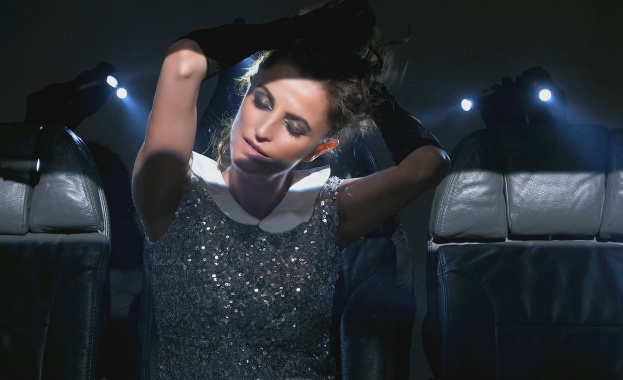 Картини и скулптури оживяват във видеото на Нина Николина Сън