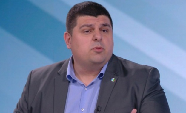 Никой не иска ограничителни мерки и зелени сертификати но ситуацията