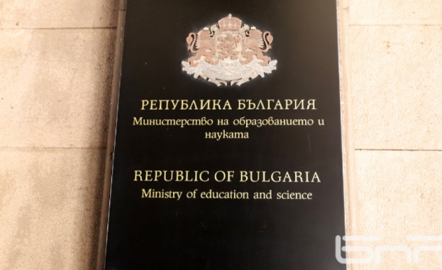 Българските ученици учат най малко в Европа Общият брой на задължителните