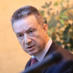 Едва ли може да се твърди, че всеки, който е на такава длъжност, извършва по 2-3 престъпления всеки месец