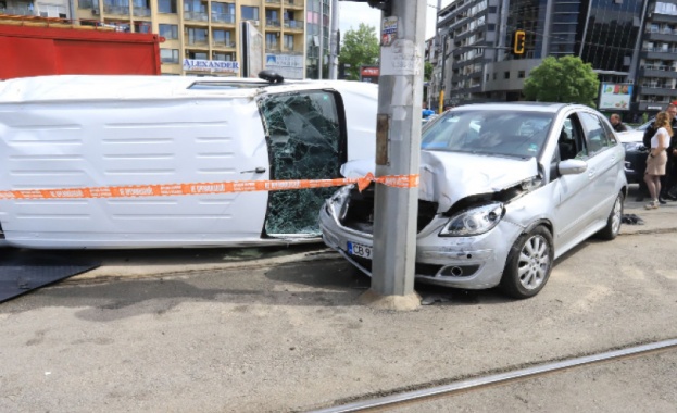 Политикът и общественик Вежди Рашидов катастрофира на кръстовището между бул