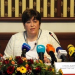Министър Стела Балтова настоява за отпадане на PCR теста за пристигащи от червена зона