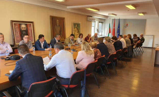 Председателят на БСП Корнелия Нинова проведе работни срещи с областните