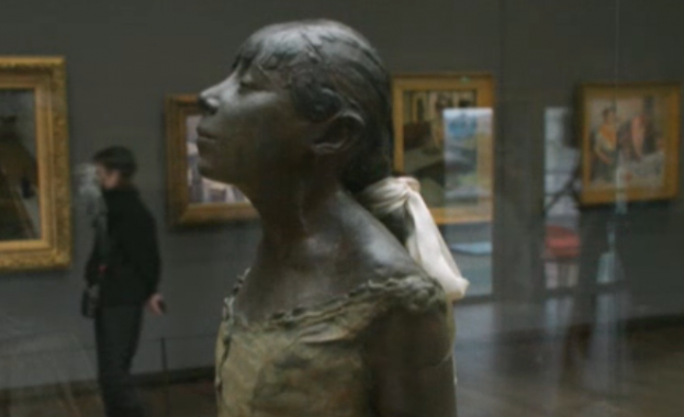 Всеки фрацузин навършил 18 години ще получи 300 евро за