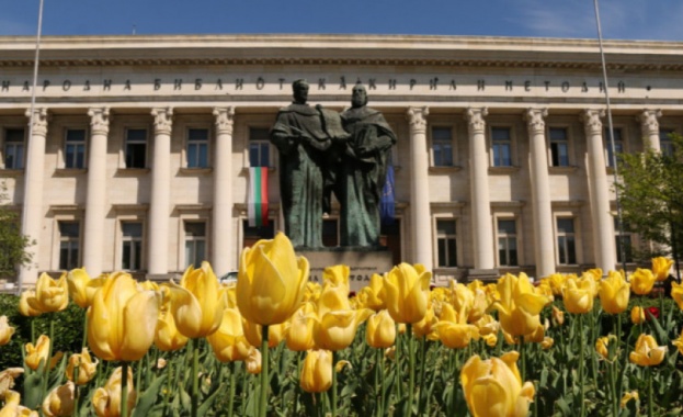 С богата програма от концерти Парад на буквите и художествени