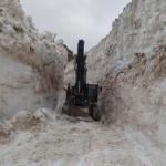 8-метров сняг блокира пътища в Югоизточна Турция (видео)