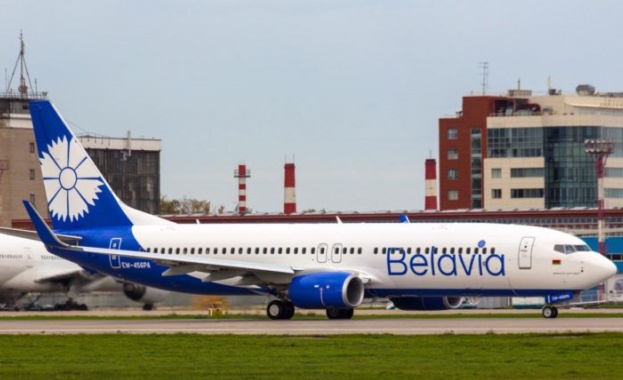 Авиопревозвачи от цял свят обявиха че прекратяват полетите си над