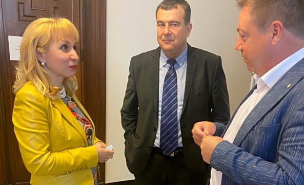 Около 70 000 пациенти само през м г не са били