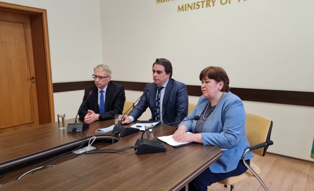 До средата на месец май предишното правителство е изхарчило 1