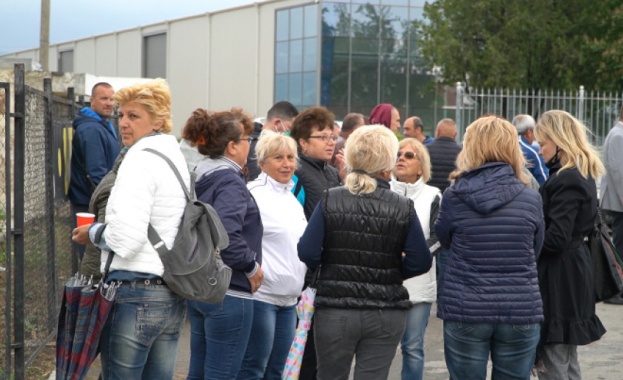 Жители и представители на бизнеса се събраха на протест днес