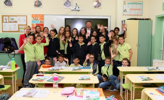 В приятен разговор за литература история и родолюбие се превърна